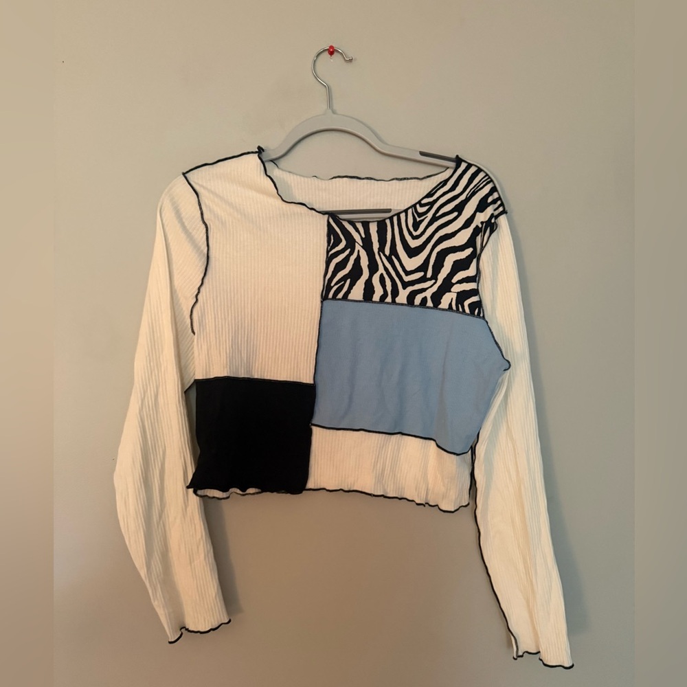 Color Block Cropped Long Sleeve Tee